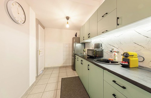 Ujlipotvaros Apartment | Westend Loft – Chic 2BR w AC by Nyugati & M3 metro