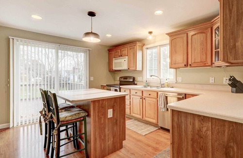 Misquamicut House | Westerly Retreat ~ 1/4 Mi to Private Beach!