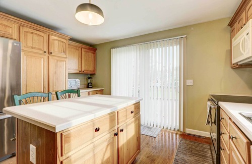 Misquamicut House | Westerly Retreat ~ 1/4 Mi to Private Beach!