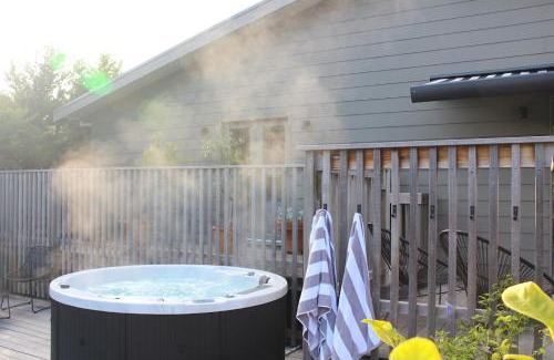 Sorrento House | Westhaven Walk to Beach Shop Pool Spa Open Fire
