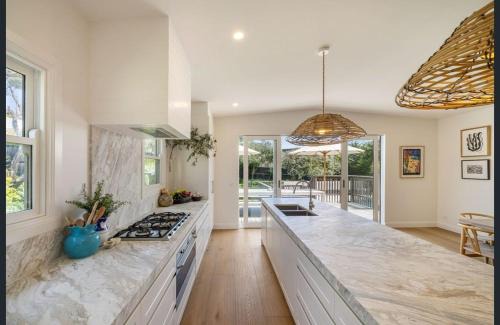 Sorrento House | Westhaven Walk to Beach Shop Pool Spa Open Fire