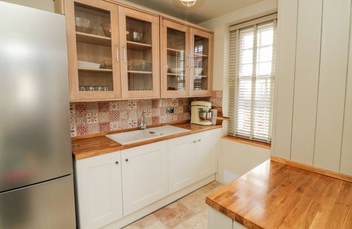 Minehead Cottage | WESTHOLME LODGE, pet friendly, character holiday cottage in Minehead