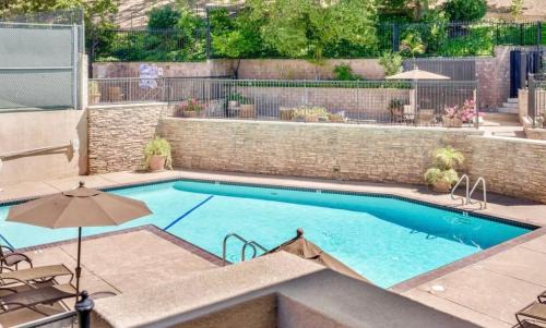 Westlake Village Apartment | Westlake Village Escape 2 Bedroom 2 Bath with Pool & Jacuzzi View! Welcome Champagne