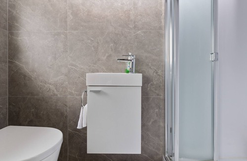 Rotorua House | Westminster Mountainside 1bedroom studio Unit 2