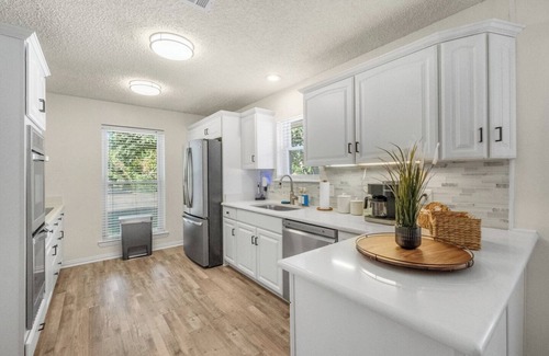 Richardson House | Westminster Retreat: 2 King Beds, Pool, Game room!