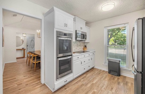 Richardson House | Westminster Retreat: 2 King Beds, Pool, Game room!
