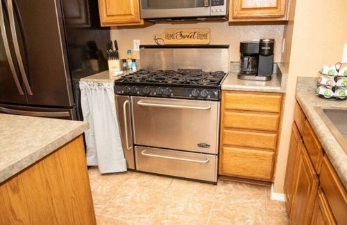 Ponderosa Trails House | Weston 1 bed - King Memory Foam