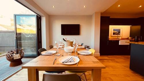 Muston House | WESTREACH Filey - a 4 Bedroom, all en-suite sleep 8 Townhouse