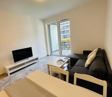 Ujlipotvaros Apartment | WestSide Garden Modren Family Apartment with Parking