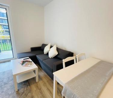 Ujlipotvaros Apartment | WestSide Garden Modren Family Apartment with Parking