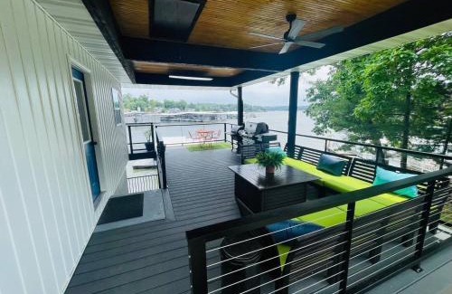 Osage Beach House | Wet Feet Retreat - With Onsite Boat Rental!