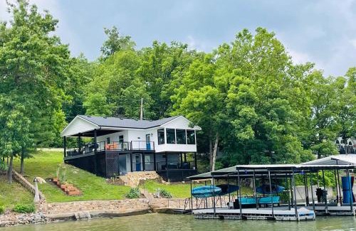 Osage Beach House | Wet Feet Retreat - With Onsite Boat Rental!