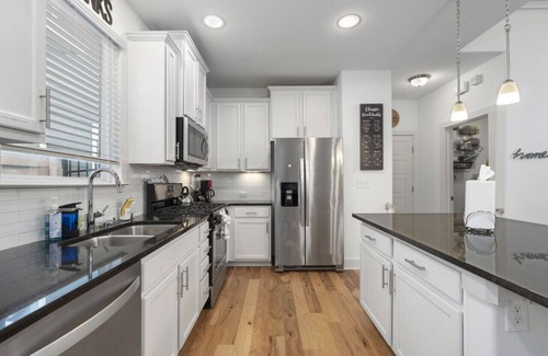 Montopolis House | WeWelcome You to Austin Downtown Sleeps 10