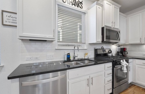Montopolis House | WeWelcome You to Austin Downtown Sleeps 10
