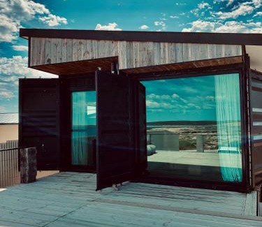 Wright House | Weyland Shipping Container Home in Venus Bay, South Australia