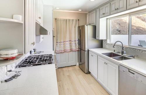 Encino House | WFH Friendly Spacious Hillside Retreat in Encino