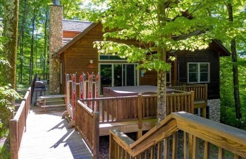 Timberline House | WH69-Private Lodge, Fire Pit! Hot tub! Pets ok! A/C