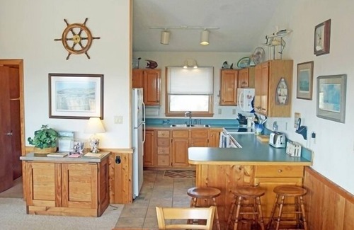 Whalehead Beach House | WH972- 5BRs, Private Pool, Hot Tub, WIFI, Just One Block To The Beach!