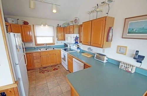 Whalehead Beach House | WH972- 5BRs, Private Pool, Hot Tub, WIFI, Just One Block To The Beach!