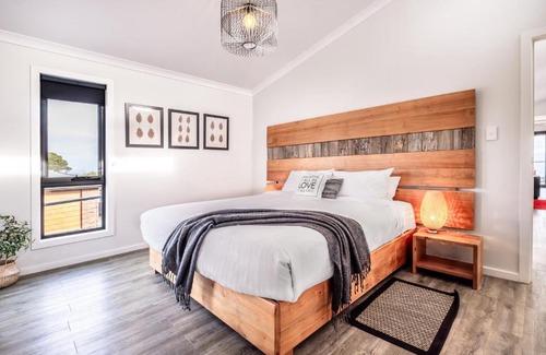 Coles Bay Apartment | Whale Watcher 1