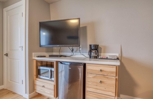 Rockaway Beach House | Whale Watcher Condo 2 - Meredith Lodging