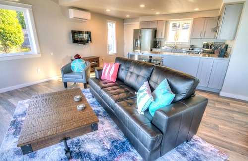 Depoe Bay Apartment | Whale Watching Has Never Been Easier At This Studio In Depoe Bay!