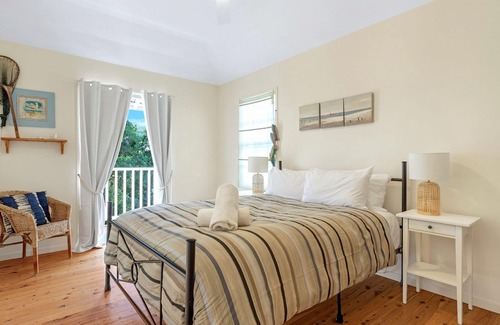 Hyams Beach Cottage | Whalers Retreat superb 3 bedroom cottage in a quiet pocket of Hyams Beach.