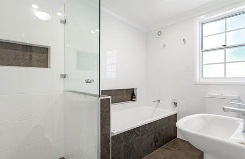 Hyams Beach Cottage | Whalers Retreat superb 3 bedroom cottage in a quiet pocket of Hyams Beach.