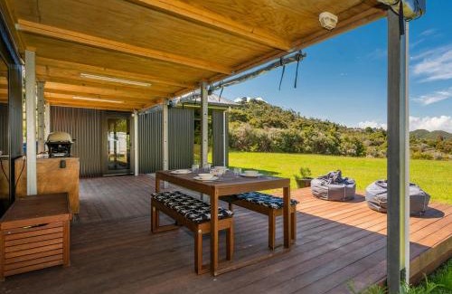 Te Rerenga House | Whangapoua Glamping Hideaway - Whangapoua Bach