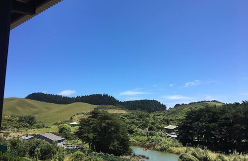 Raglan Cabin | Whare Tatū Raglan - Accommodation