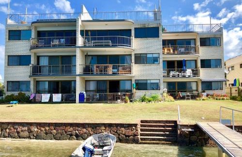Maroochydore Apartment | Wharf Lodge River View Apartment