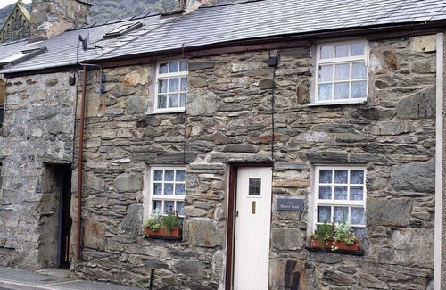 Manod Cottage | What will you find at the bottom of the garden.