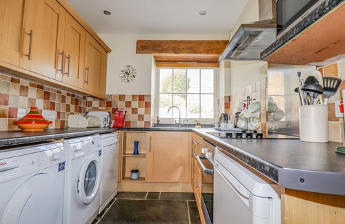 Newquay Cottage | WHEAL HONEY, family friendly, with a garden in St Newlyn East