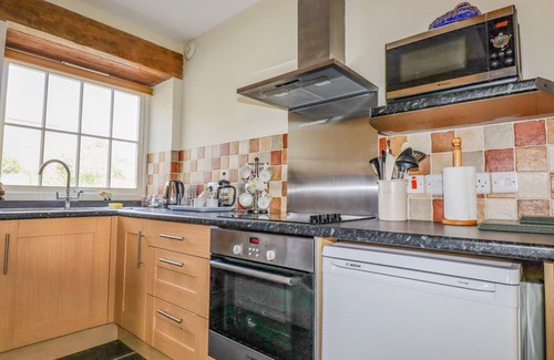 Newquay Cottage | WHEAL HONEY, family friendly, with a garden in St Newlyn East