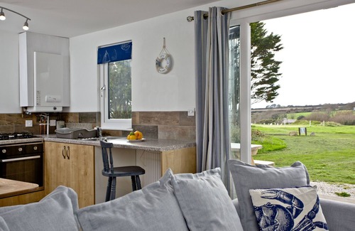 Helford Passage Cottage | WHEAL TOR LODGE, pet friendly, with a garden in Helston