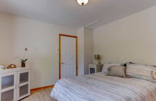 Lac-Louisa Cabin | Wheatfield Cottage - Lakefront Stress Free Getaway
