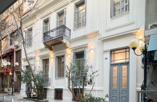 Neapoli Hostel | When in Athens Hostel