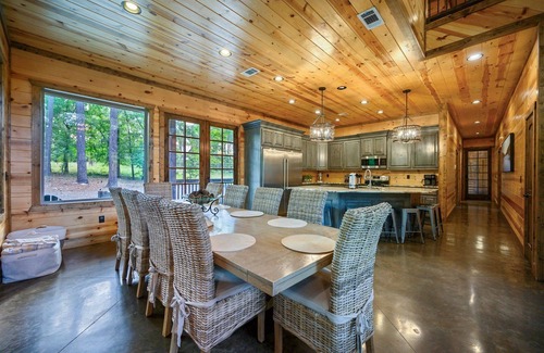 Hochatown Cabin | When Nature Calls: Sleeps 35 + Bunk Room + Game Room