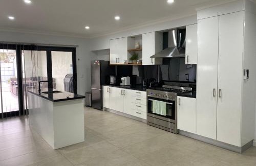 Broken Hill House | When only the best will do. Bhas accommodation!