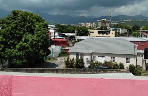 Kencot House | Where elegance, scenic views and experiences are all affordable.