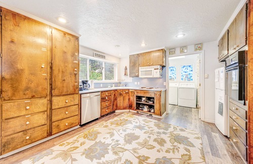 Sandpiper Village Cabin | Whimsical Oceanview Home with Private Hot Tub & Nearby Beach Access - Dogs OK