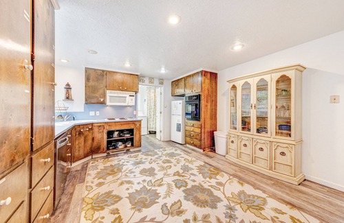 Sandpiper Village Cabin | Whimsical Oceanview Home with Private Hot Tub & Nearby Beach Access - Dogs OK
