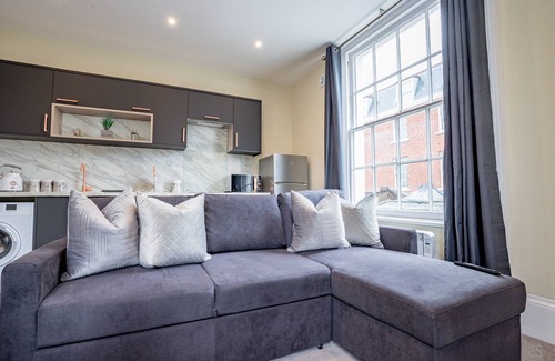 Worcester Apartment | WhiskAwayHomes Shaw Street Apartment 5
