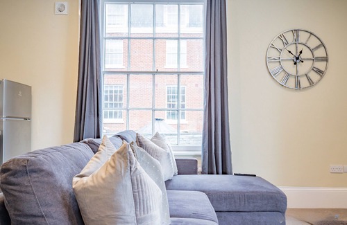 Worcester Apartment | WhiskAwayHomes Shaw Street Apartment 5