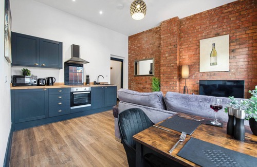 Worcester Apartment | WhiskAwayStays Foregate Studio No 4