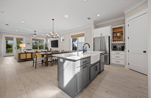 Orange Beach House | Whiskey Sands- 4 Private Suites, Fenced Yard, Close to Pool, Walk to the Beach!