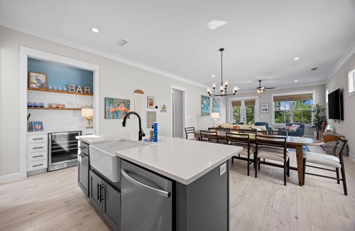Orange Beach House | Whiskey Sands- 4 Private Suites, Fenced Yard, Close to Pool, Walk to the Beach!
