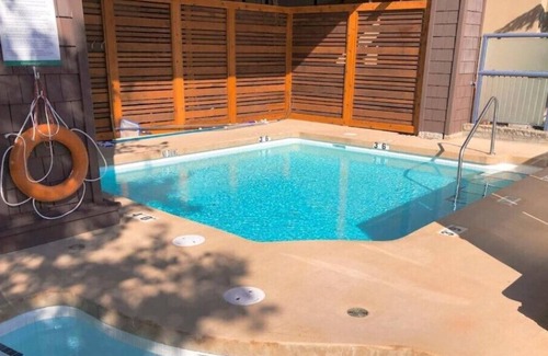 Village North Resort | Whiski Jack At Tyndall Stone Lodge- Spacious 2 Bedroom W/Full Kitchen
