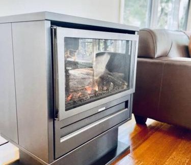 Lorne House | Whispering Gums - Ocean Views, Pet Friendly, EV UNIT 7kW for electric cars, Sleeps 7