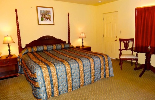White Stone Hotel | Whispering Pines Motel